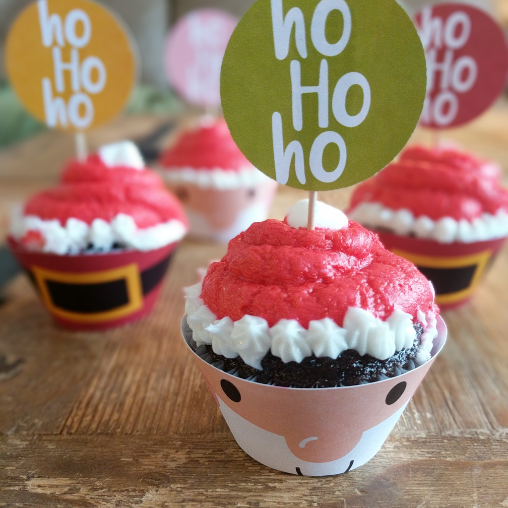 Free Printable :: Christmas Cupcake Toppers and Wrappers